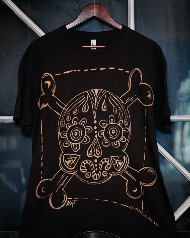 T-shirt Bleach art squelette