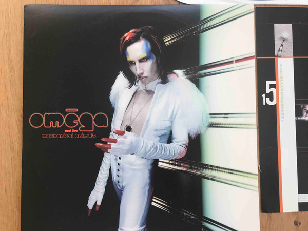 Omēga And The Mechanical Animals