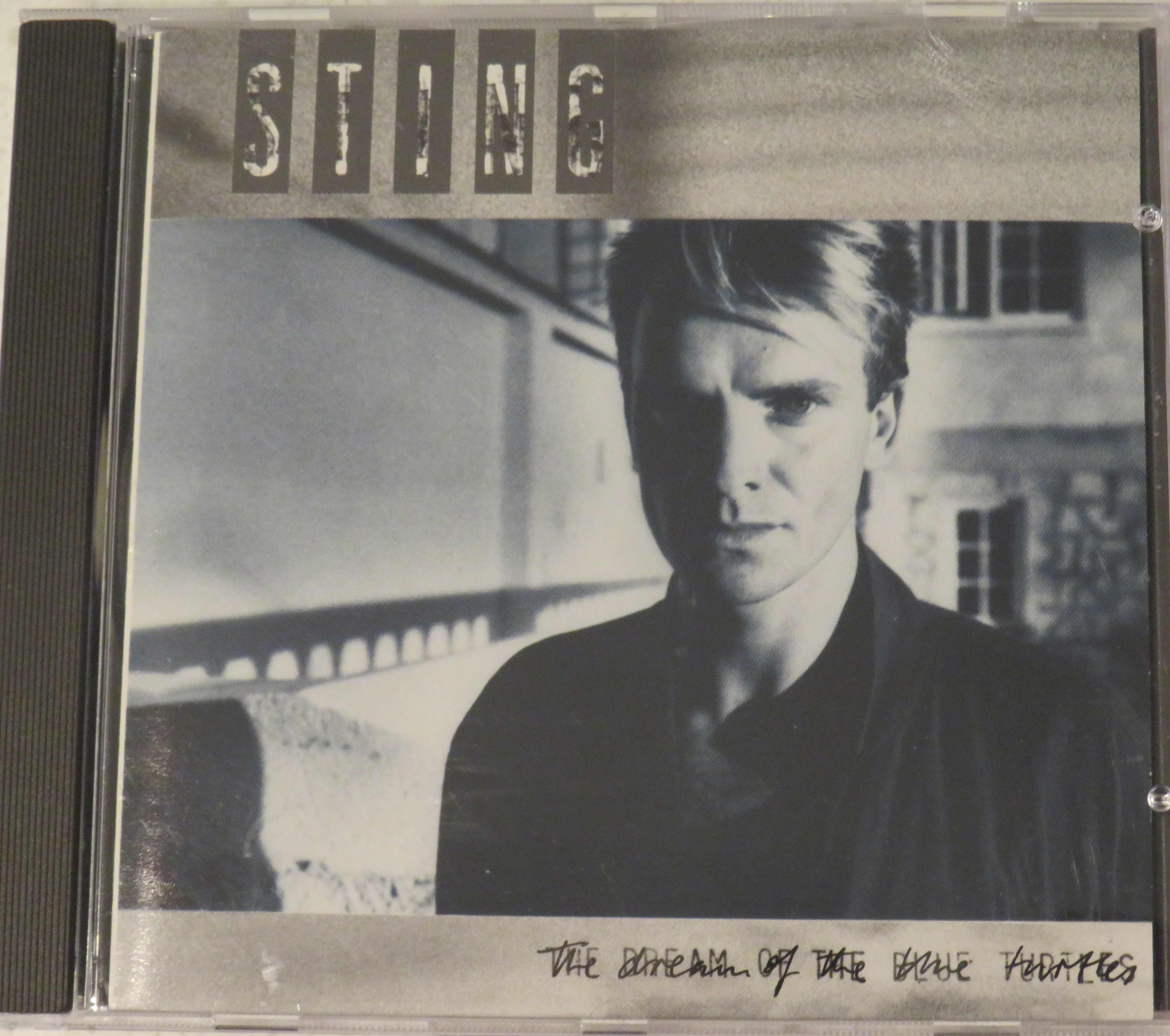 Pochette de l'album The dream of the blue turtles par Sting (1985)